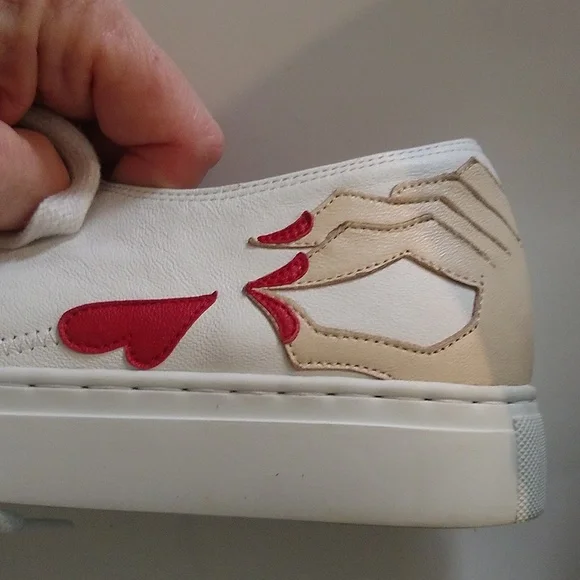 Helena and Kristie white sneakers w/ hand & heart detail at sides size 39/ 9 - Picture 8 of 9